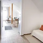 Nyaraló Egy Présház Tágas Tetőtere Mesés Kilátással *