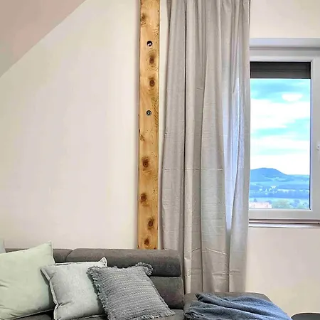 Ferienhaus Egy Preshaz Tagas Tetotere Meses Kilatassal *
