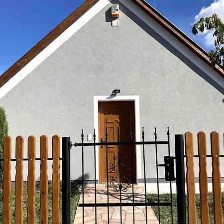 Egy Preshaz Tagas Tetotere Meses Kilatassal Ferienhaus *